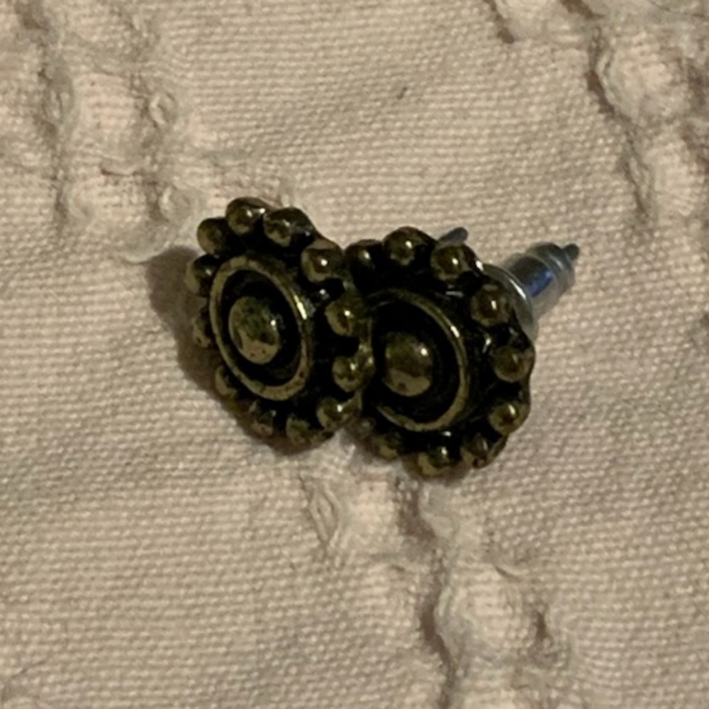 Steampunk post earrings. Pretty black post earrings